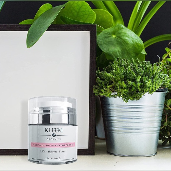 KLEEM ORGANICS NECK FIRMING CREAM
To stimulate collagen and lift skin - Picture 7 of 7